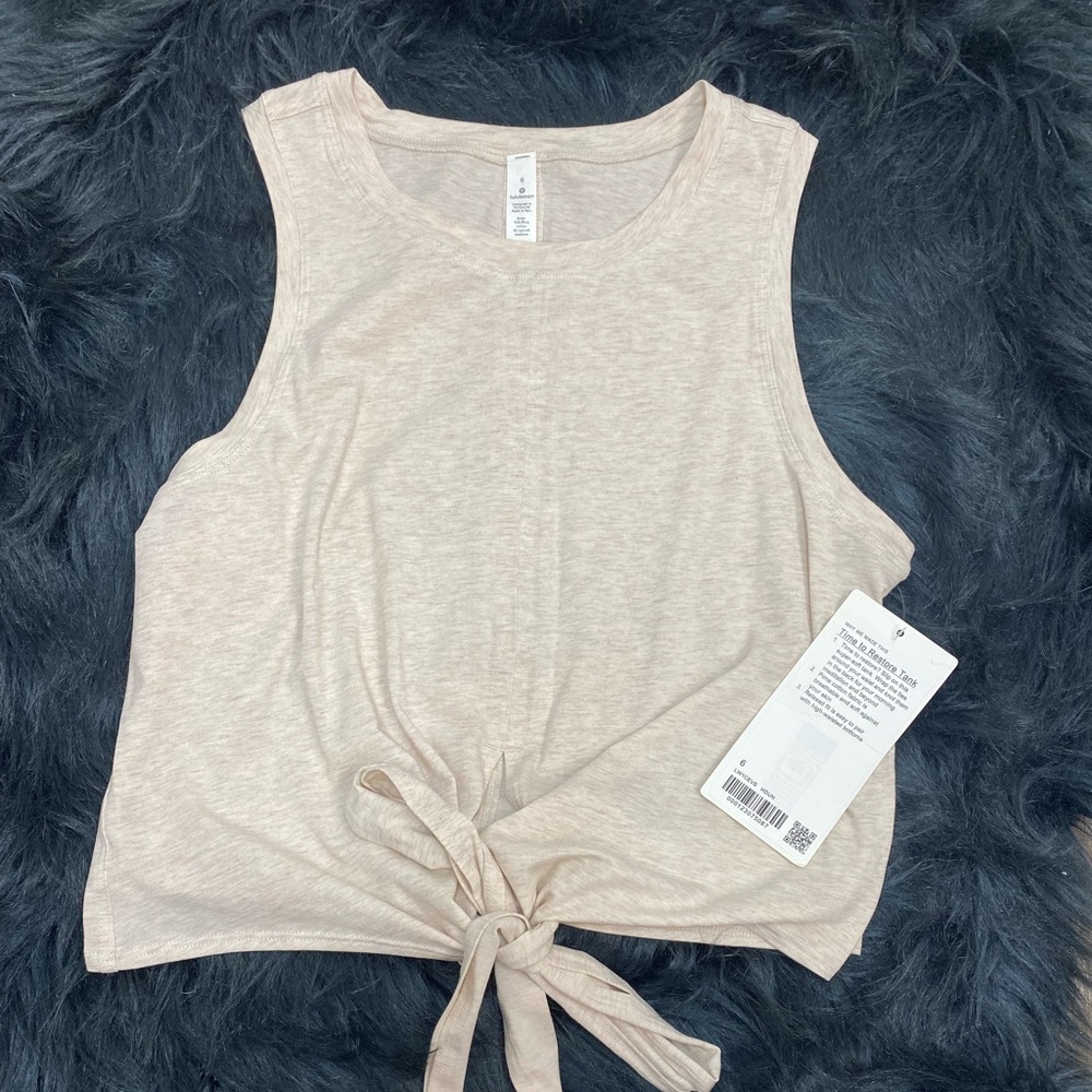 Lululemon crop top